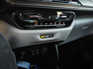 Suzuki Swift 1.2 Sakura Top Hybrid 4x4