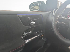 https://vehicle.imgix.net/4247656/f0dc8905-5271-4400-9dc3-5b3a15b349da.jpg