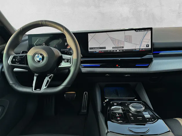 BMW 520d M Sport Touring xDrive G61 (CH) AHK ** Action de Leasing à 1.9% ** 📍