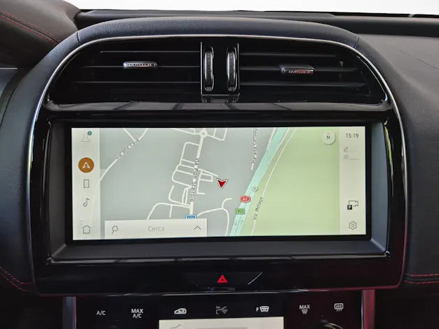 Jaguar XE 2.0 T 300 Sport AWD - Gancio traino elettrico & Ruote invernali inclusi