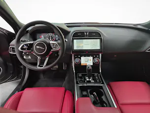 Jaguar XE 2.0 T 300 Sport AWD - Gancio traino elettrico & Ruote invernali inclusi