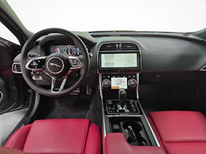 immagine del veicolo JAGUAR XE 2.0 T 300 Sport AWD - Gancio traino elettrico & Ruote invernali inclusi