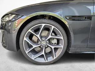 Jaguar XE 2.0 T 300 Sport AWD - Gancio traino elettrico & Ruote invernali inclusi