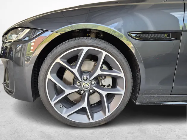Jaguar XE 2.0 T 300 Sport AWD - Gancio traino elettrico & Ruote invernali inclusi