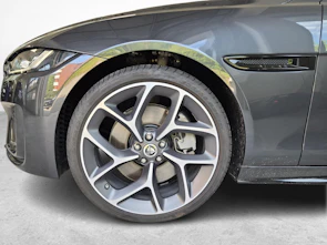 immagine del veicolo JAGUAR XE 2.0 T 300 Sport AWD - Gancio traino elettrico & Ruote invernali inclusi