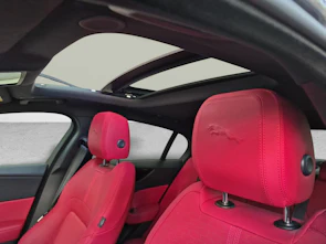 immagine del veicolo JAGUAR XE 2.0 T 300 Sport AWD - Gancio traino elettrico & Ruote invernali inclusi