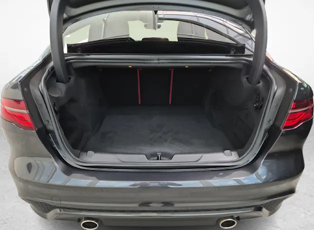 Jaguar XE 2.0 T 300 Sport AWD - Gancio traino elettrico & Ruote invernali inclusi