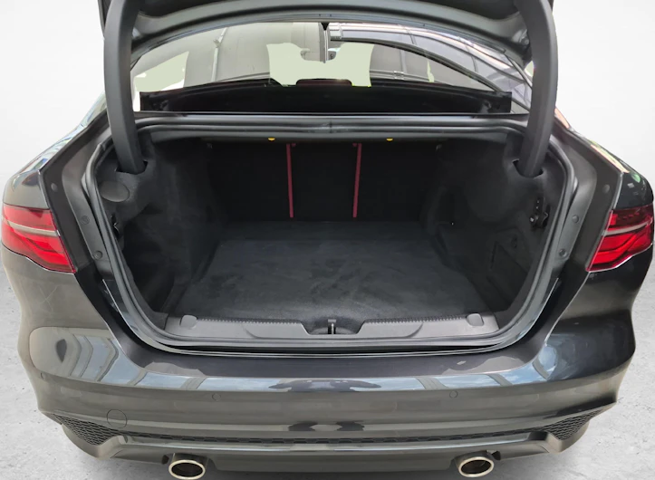 immagine del veicolo JAGUAR XE