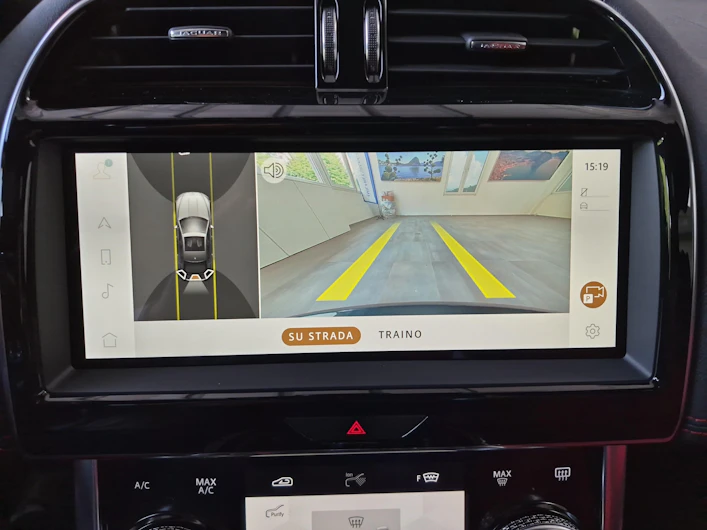 immagine del veicolo JAGUAR XE