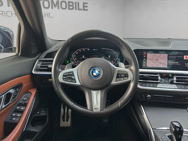 BMW 330e xDrive SAG Touring