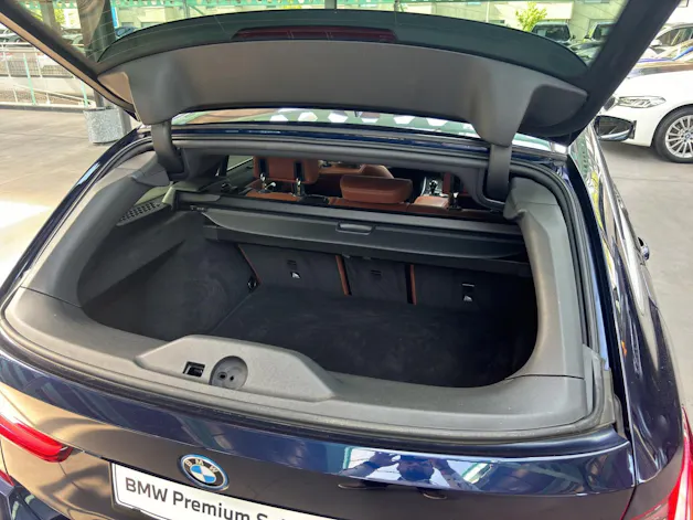 BMW 330e xDrive SAG Touring