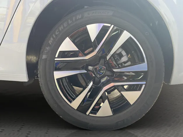 Peugeot 208 1.2 Hybrid Allure
