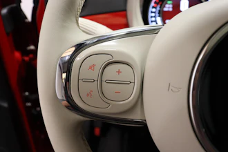 https://vehicle.imgix.net/4248202/979e1e08-957f-46eb-9ec9-4507e6cea0f0.JPG