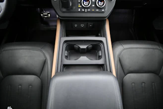 https://vehicle.imgix.net/4248568/3418b1b0-b1f6-4739-bced-e2d63c3b5c9f.jpg