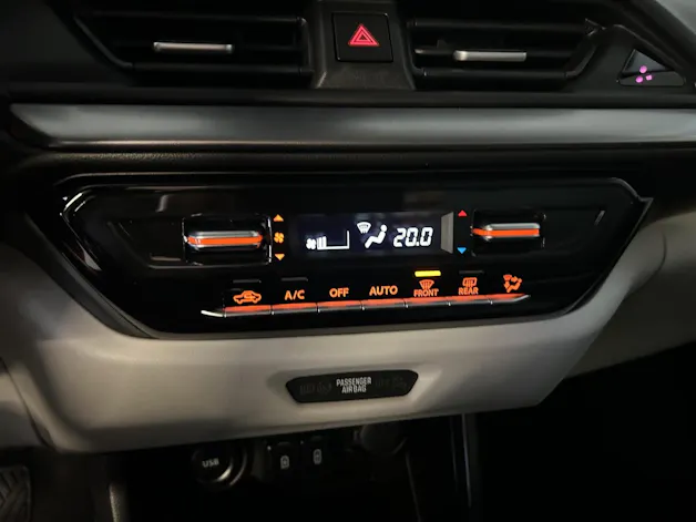 Suzuki Swift 1.2 Sakura Top Hybrid 4x4