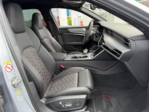 Audi NaviPLUS/Advanced B&O Sound/Umfeldkamera/Panoramadach/AHK/RS Sportauspuffanlage/