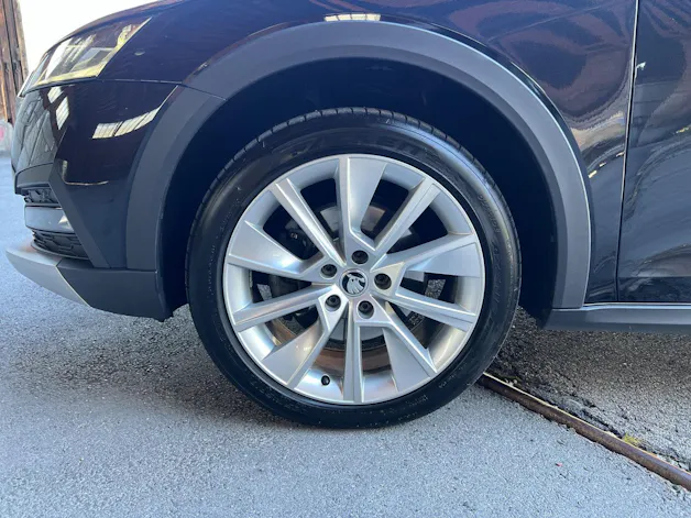 Škoda Octavia Combi 2.0 TDI DSG Scout 4x4