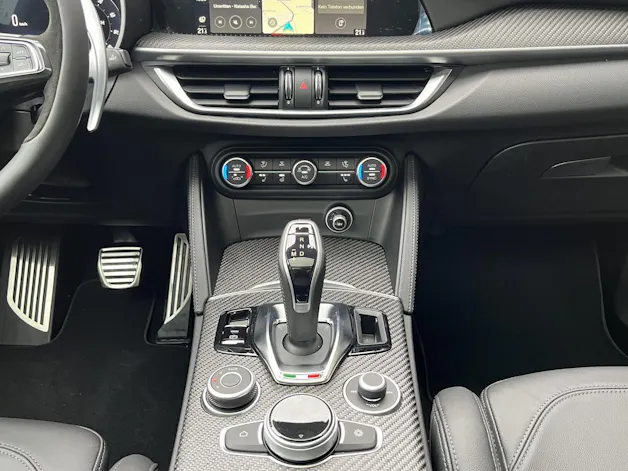 Alfa Romeo Stelvio 2.9 V6 Biturbo Q4 Quadrifoglio SKY
