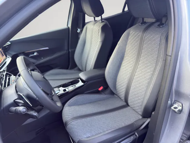 Peugeot 2008 1.2 145 MHEV Allure