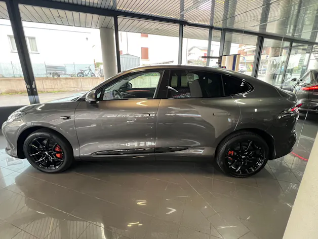 MG IM6 EV 100kWh Performance 20