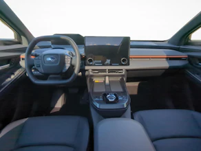 https://vehicle.imgix.net/4249398/9406e557-c666-4627-8000-a9c56f18c9a4.jpg