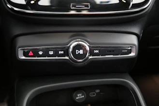 https://vehicle.imgix.net/4249470/29a24cf4-7872-4883-8465-becf4ca9d55d.jpg