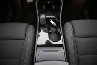 https://vehicle.imgix.net/4249470/802d9e54-60c4-4da1-856c-6474a6258639.jpg