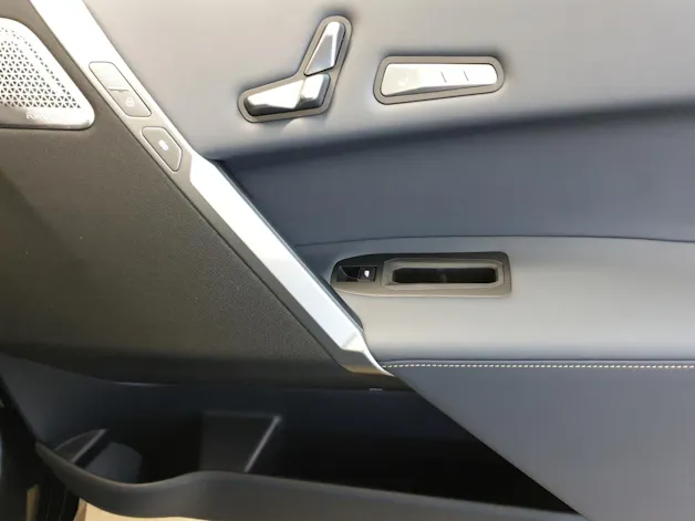 BMW iX M70