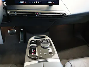 BMW iX M70