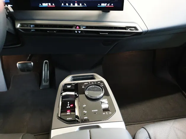 BMW iX M70