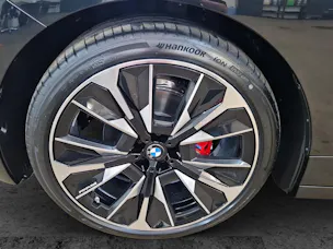 BMW iX M70