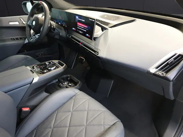 BMW iX M70