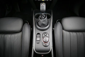 https://vehicle.imgix.net/4249740/50ca2ab8-25c8-4217-85c0-9778241b022f.jpg