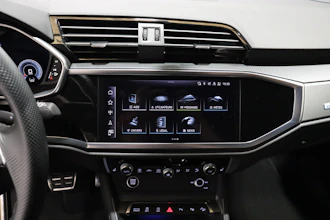 https://vehicle.imgix.net/4250219/6ecfceff-1014-4a67-bc18-579986548944.JPG