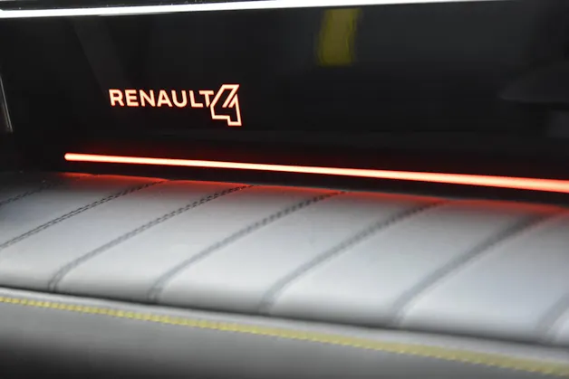 Renault R4 E-Tech Comfort Range iconic