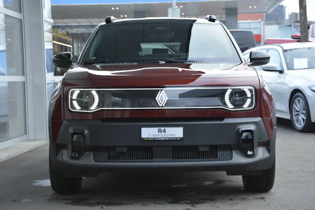 Renault R4 E-Tech Comfort Range iconic