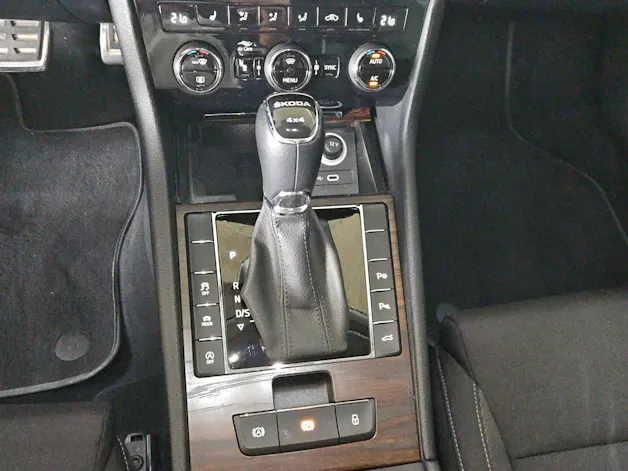 SKODA Superb 2.0 TDi Scout 4x4 DSG