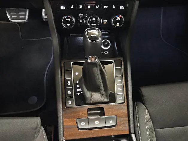 Škoda Superb Combi 2.0 TDi SportLine Light 4x4 DSG