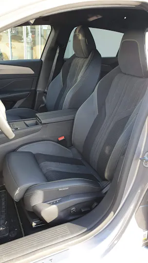 Peugeot E-308 GT Helvetia (402)