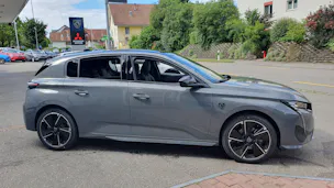 Peugeot E-308 GT Helvetia (402)