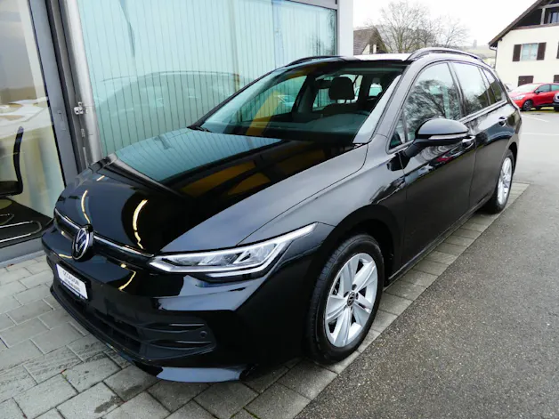 VW Golf VIII Variant 1.5 eTSI Life DSG