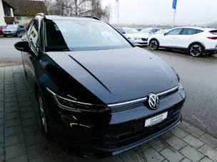 VW Golf VIII Variant 1.5 eTSI Life DSG