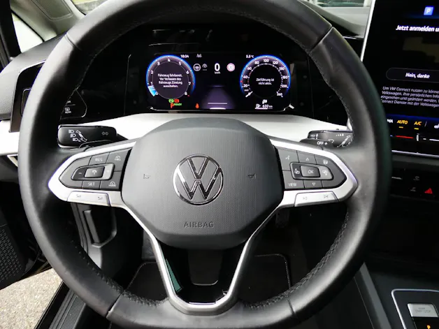 VW Golf VIII Variant 1.5 eTSI Life DSG