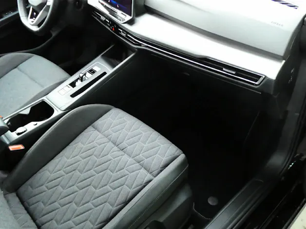 VW Golf VIII Variant 1.5 eTSI Life DSG