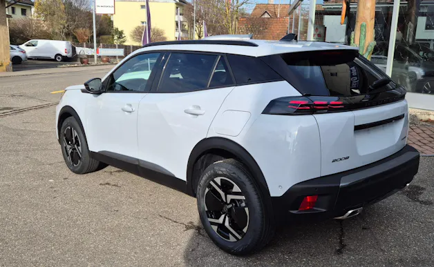 Peugeot 2008 MHEV GT Helvetia (405)