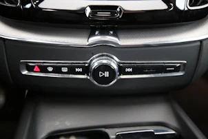 Fahrzeugbild VOLVO XC60 2.0 T6 TE R-Design eAWD