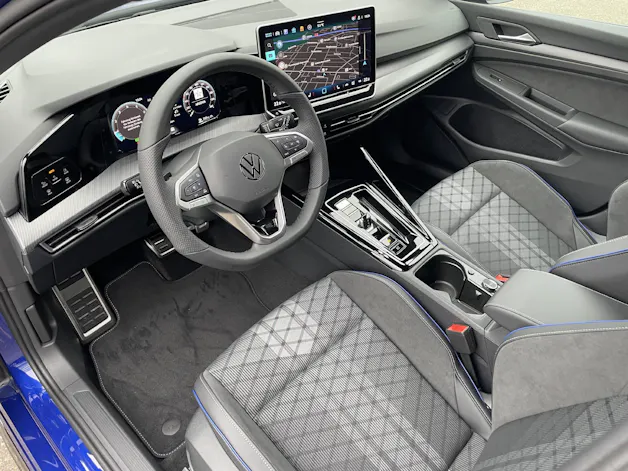 VW Golf VIII 1.5 eTSI R-Line DSG