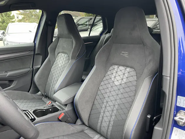 VW Golf VIII 1.5 eTSI R-Line DSG