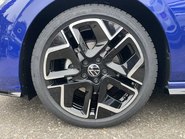 VW Golf VIII 1.5 eTSI R-Line DSG