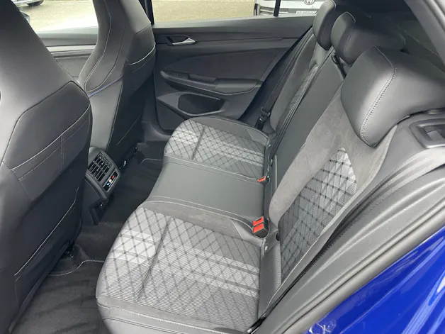 VW Golf VIII 1.5 eTSI R-Line DSG